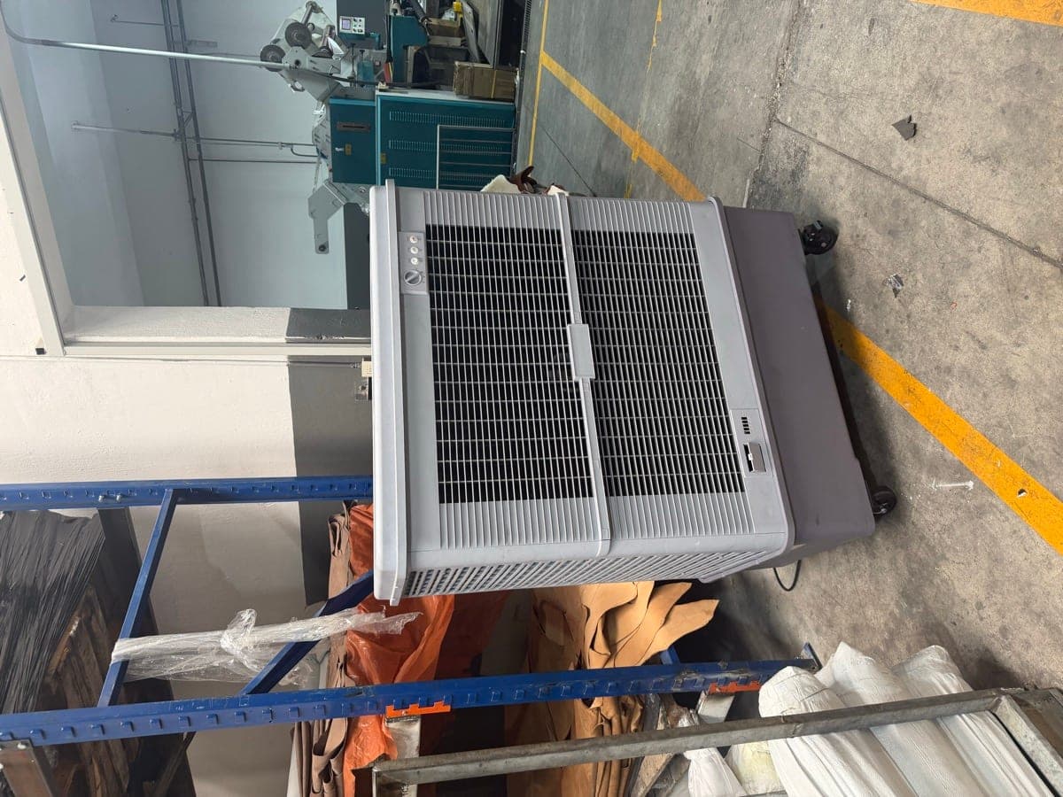 Enfriador evaporativo instalado en una planta industrial